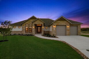 133 Emil Ln in Castroville, TX - Building Photo