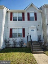 1959 Fort Monroe Ct in Dumfries, VA - Building Photo