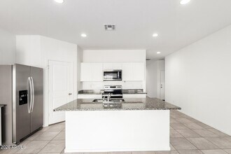 1168 W Paradise Wy in Casa Grande, AZ - Building Photo - Building Photo