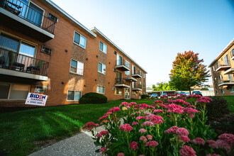 Rockside Place in Garfield Heights, OH - Foto de edificio - Building Photo