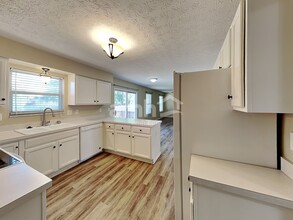 712 Moreno Dr in Reynoldsburg, OH - Foto de edificio - Building Photo