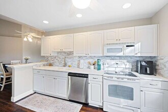 541 Windsor Sq in Naples, FL - Building Photo - Building Photo