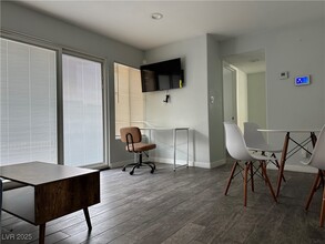 621 N 11th St in Las Vegas, NV - Foto de edificio - Building Photo