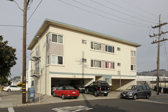 490 Talbert St in Daly City, CA - Building Photo - Building Photo