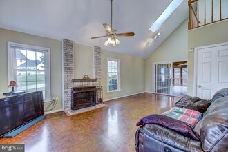 13432 Muirkirk Ln in Herndon, VA - Foto de edificio - Building Photo