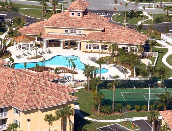 6530 Emerald Dunes Dr in Royal Palm Beach, FL - Foto de edificio