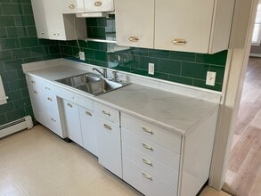 1520 9th St, Unit Apt A in Monroe, WI - Building Photo - Building Photo