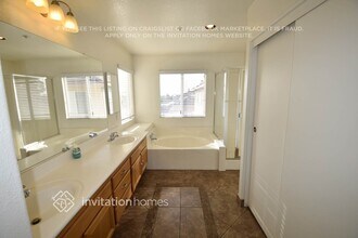 15067 Oak Spring Dr in Fontana, CA - Building Photo - Building Photo