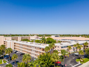 Leisure Gardens in Pompano Beach, FL - Building Photo - Building Photo