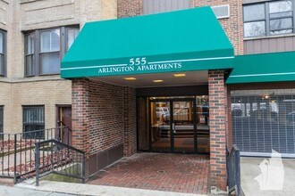 555 W Arlington Pl in Chicago, IL - Building Photo - Building Photo