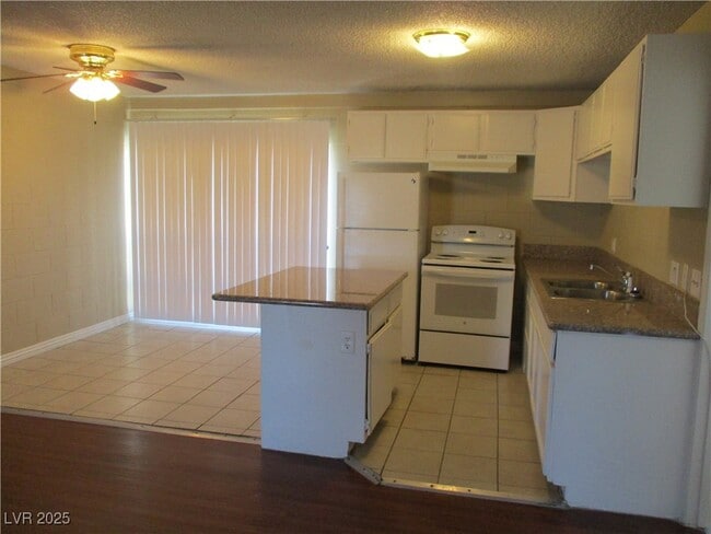 property at 2933 E Elm Ave