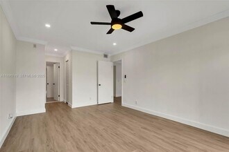 8000 SW 81st Dr in Miami, FL - Building Photo - Building Photo