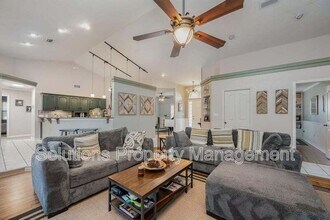 3295 Savannahs Trail in Merritt Island, FL - Foto de edificio - Building Photo