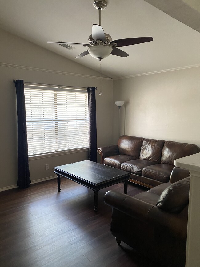 11610 Vance Jackson Rd, Unit 628 in San Antonio, TX - Building Photo - Building Photo