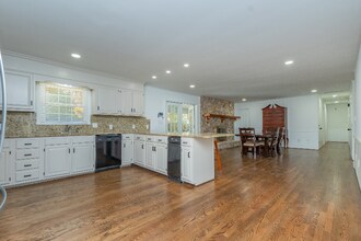 1060 Kerner Rd in Kernersville, NC - Foto de edificio - Building Photo