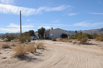 6555 Indian Cove Rd in Twentynine Palms, CA - Building Photo - Building Photo