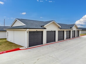Moderno in New Braunfels, TX - Building Photo - Building Photo