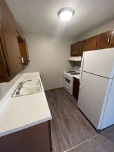 6868-6870 Kathleen Court - 12 Family in Franklin, WI - Building Photo - Interior Photo