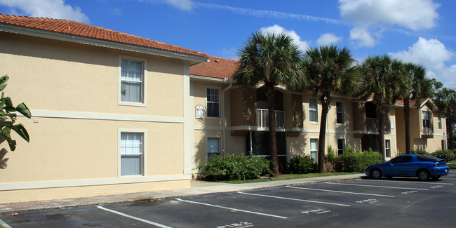 Ibis Club Apartments in Naples, FL - Building Photo - Building Photo