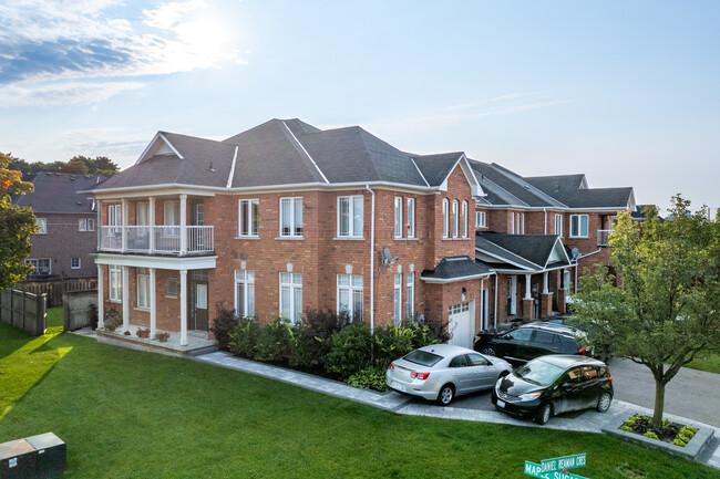 31 Daniel Reaman Cres in Vaughan, ON - Building Photo - Building Photo