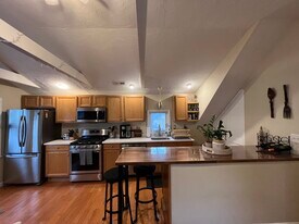 3 Knox Ct, Unit 2 in Natick, MA - Building Photo