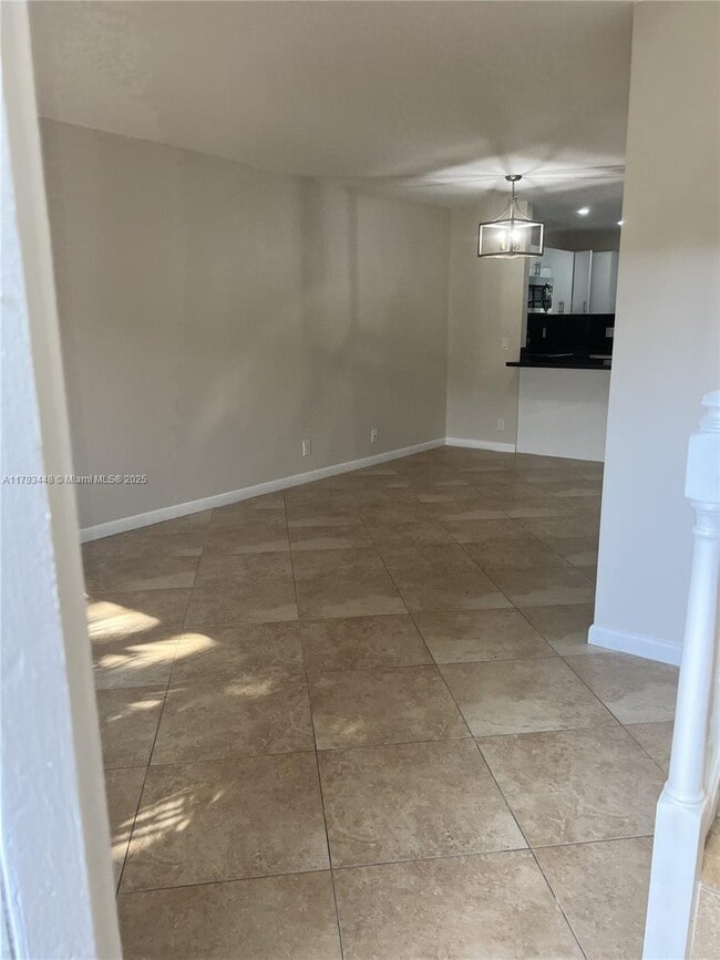 331 City View Dr in Fort Lauderdale, FL - Building Photo - Building Photo