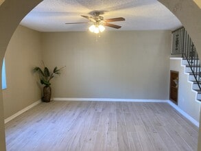 2033 Oak Meadow Cir, Unit OakMeadow in South Daytona, FL - Building Photo - Building Photo