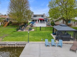 2405 Grove Ln in Cary, IL - Building Photo - Building Photo
