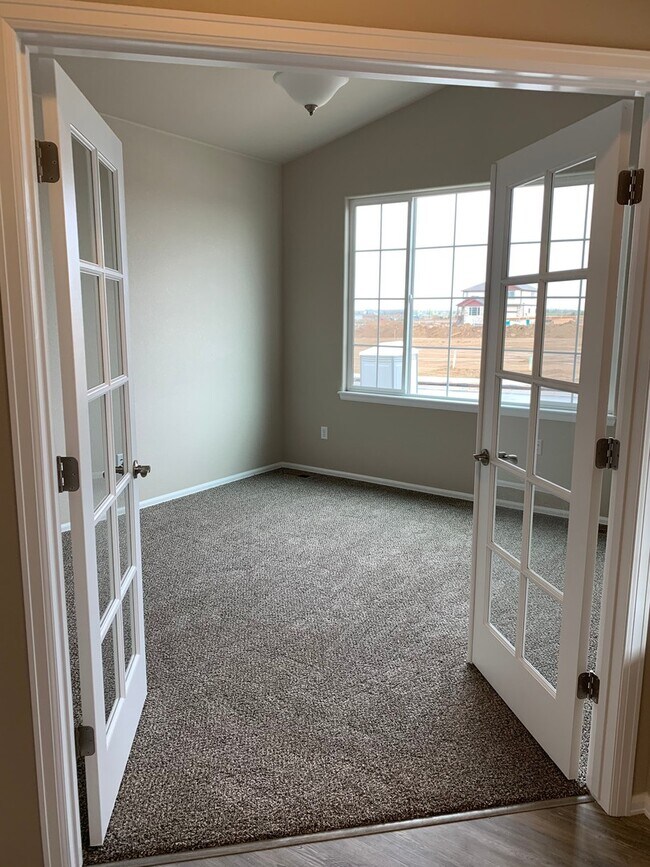 2049 Day Spring Dr in Windsor, CO - Building Photo - Building Photo