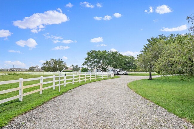 15416 Sunnyland Ln in Wellington, FL - Building Photo - Building Photo