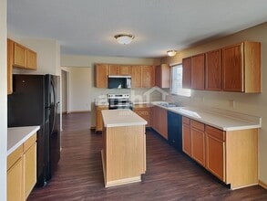 395 Belfair Dr in Galloway, OH - Foto de edificio - Building Photo