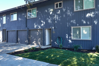 Aptos Apartments in Aptos, CA - Foto de edificio - Building Photo