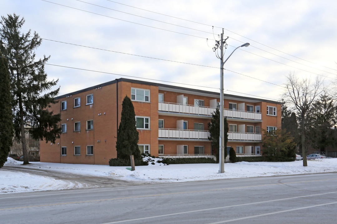 Lorraine Avenue in Kitchener, ON - Building Photo