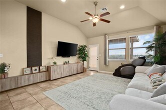 2820 Garnet Ridge Dr in Leander, TX - Foto de edificio - Building Photo