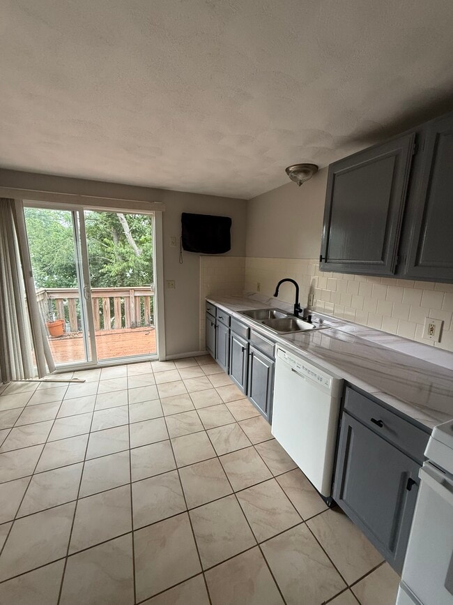 15 Burns St, Unit Spacious 2Bedroom 2