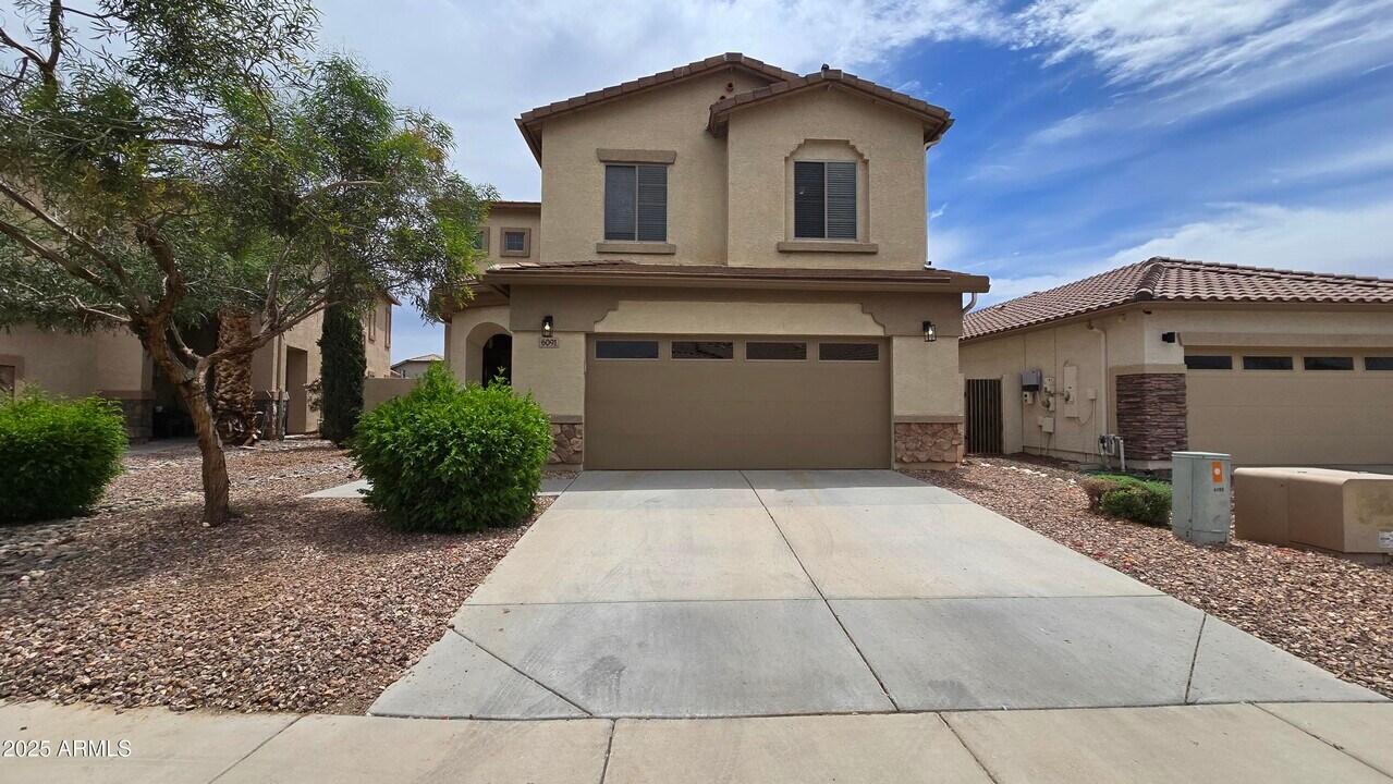 6091 S 257th Dr in Buckeye, AZ - Building Photo