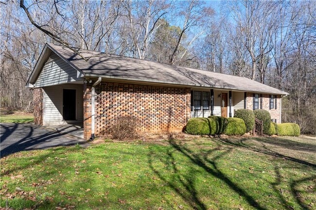 5825 Loire Dr in Cumming, GA - Building Photo - Building Photo