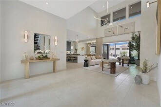 10718 Desert Hts Ave in Las Vegas, NV - Building Photo - Building Photo