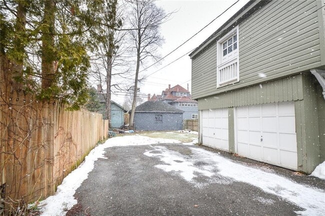 36 Cambridge St, Unit Lower in Rochester, NY - Building Photo - Building Photo