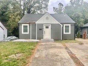 2125 Camp Greene St in Charlotte, NC - Foto de edificio - Building Photo