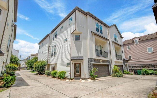 property at 950 W 24th St