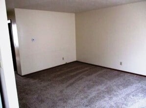 107 W Shelbourne Dr in Normal, IL - Building Photo - Building Photo