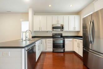 44 Danbury Ct in Pittsboro, NC - Foto de edificio - Building Photo