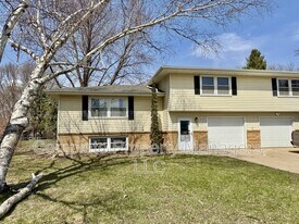 1710 Gateway Dr in Albert Lea, MN - Building Photo