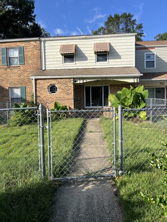 5758 E Hastings Arch in Virginia Beach, VA - Building Photo