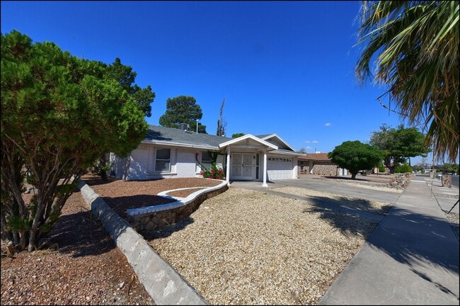 1739 Russ Randall St in El Paso, TX - Building Photo - Building Photo