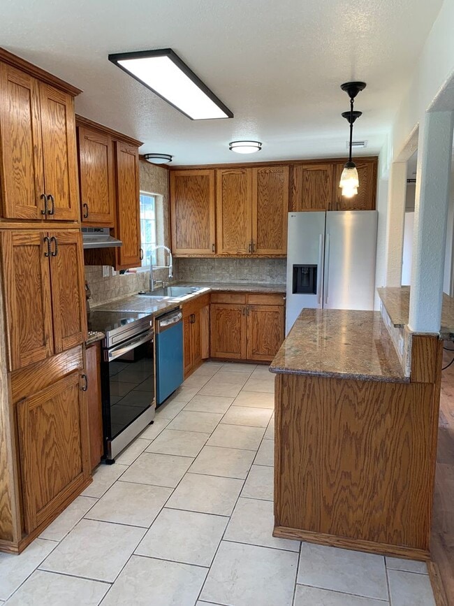 20735 Dream Way in Red Bluff, CA - Building Photo - Building Photo