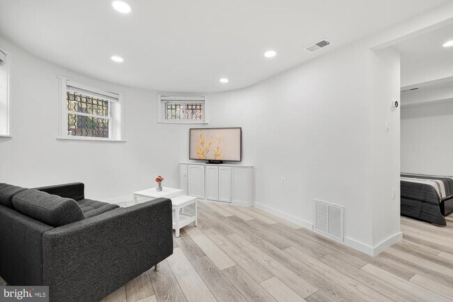 1821 19th St NW, Unit 1 in Washington, DC - Building Photo - Building Photo