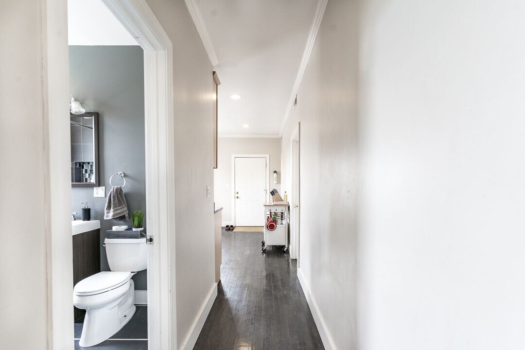 2310 N Kenneth Ave in Chicago, IL - Building Photo