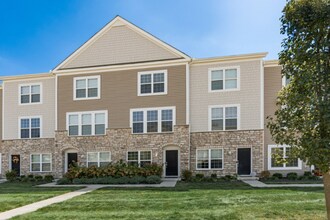 456 Autumn Ridge Cir in Pickerington, OH - Building Photo - Building Photo